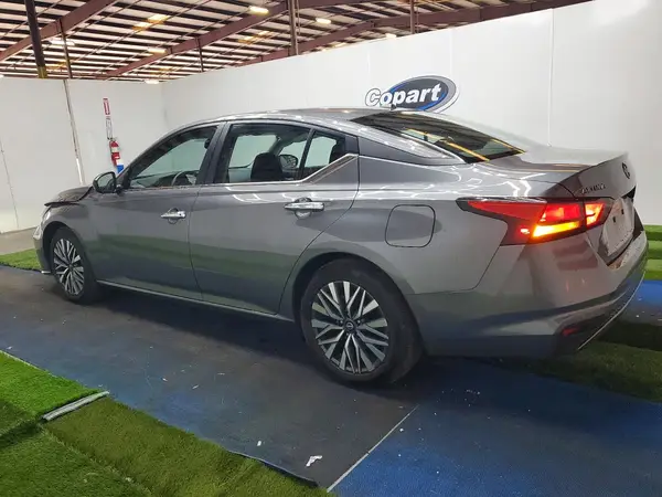 1N4BL4DV2SN388759 2025 NISSAN ALTIMA - Image 2
