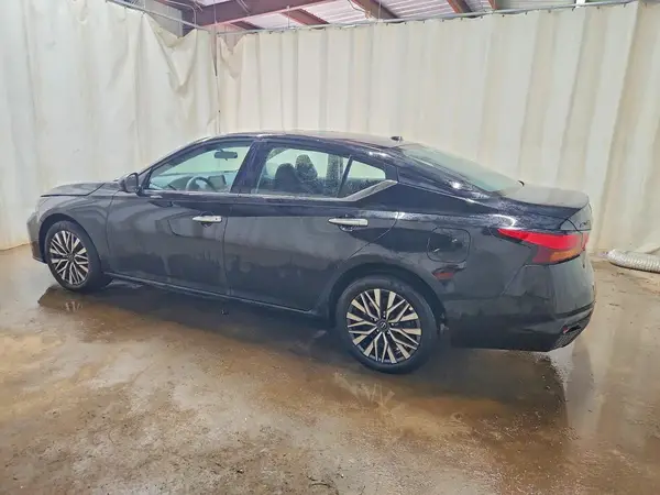 1N4BL4DV2SN390608 2025 NISSAN ALTIMA - Image 2