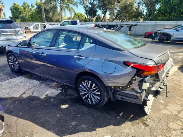 1N4BL4DV2SN396179 2025 NISSAN ALTIMA - Image 2