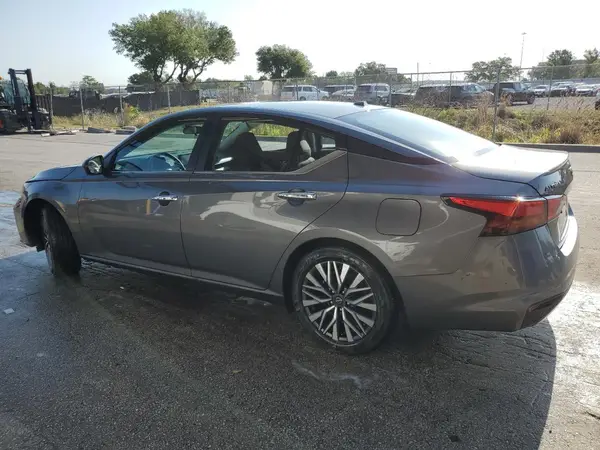 1N4BL4DV3SN348321 2025 NISSAN ALTIMA - Image 2