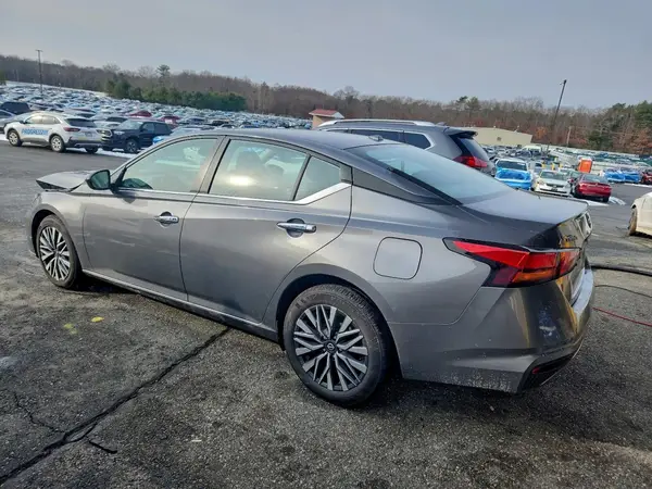 1N4BL4DV3SN349825 2025 NISSAN ALTIMA - Image 2