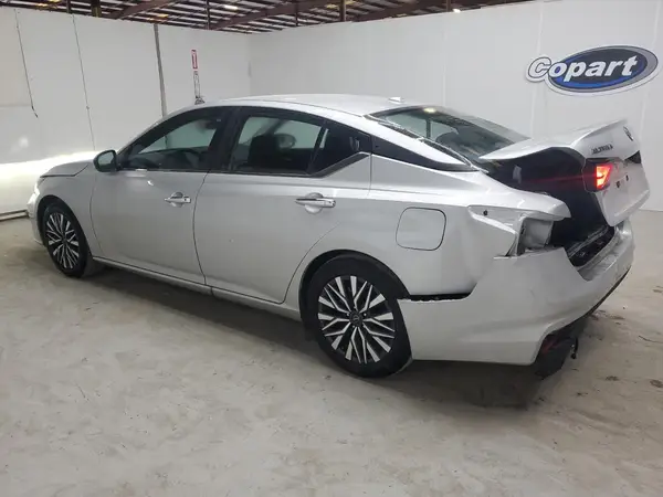 1N4BL4DV3SN366267 2025 NISSAN ALTIMA - Image 2