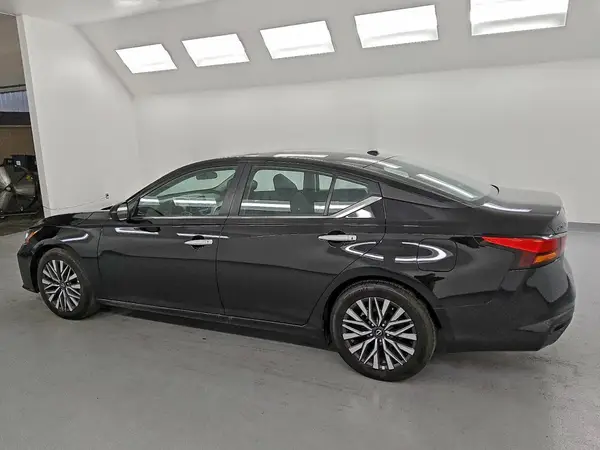 1N4BL4DV3SN385997 2025 NISSAN ALTIMA - Image 2