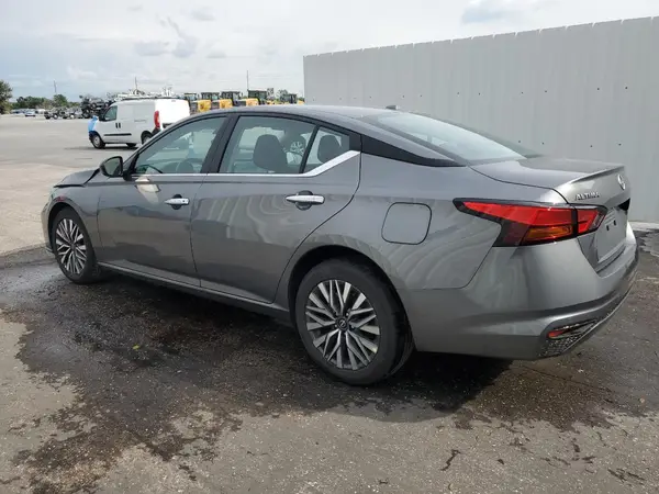 1N4BL4DV3SN389113 2025 NISSAN ALTIMA - Image 2