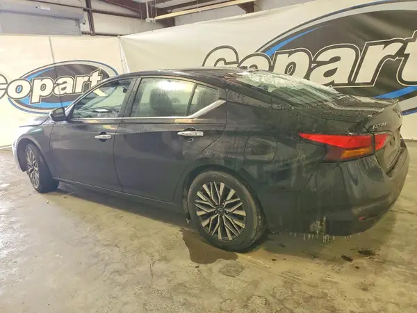 1N4BL4DV3SN398040 2025 NISSAN ALTIMA - Image 2
