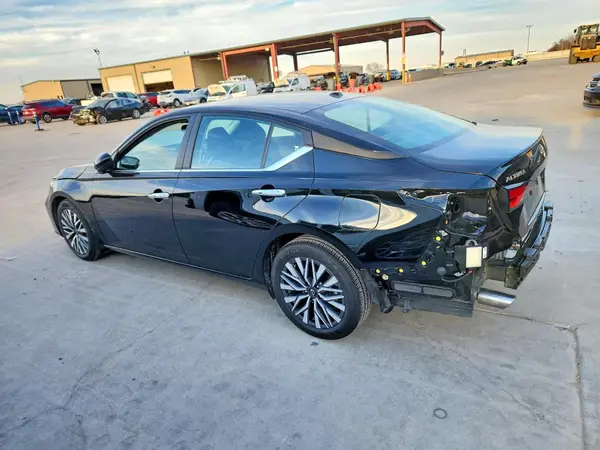 1N4BL4DV3SN420943 2025 NISSAN ALTIMA - Image 2