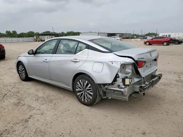 1N4BL4DV4PN332586 2023 NISSAN ALTIMA - Image 2