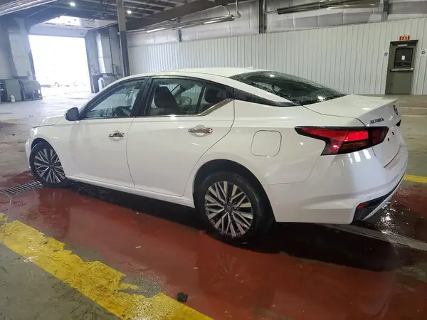 1N4BL4DV4PN387572 2023 NISSAN ALTIMA - Image 2