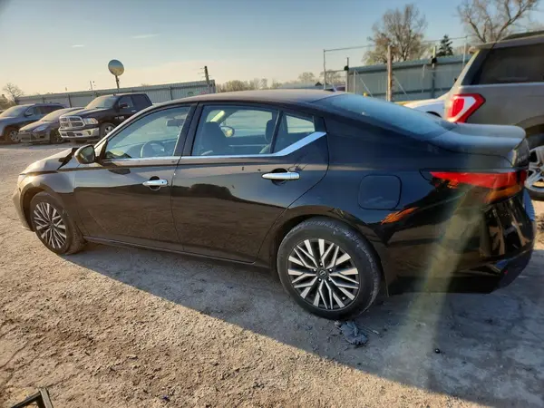 1N4BL4DV4PN412454 2023 NISSAN ALTIMA - Image 2