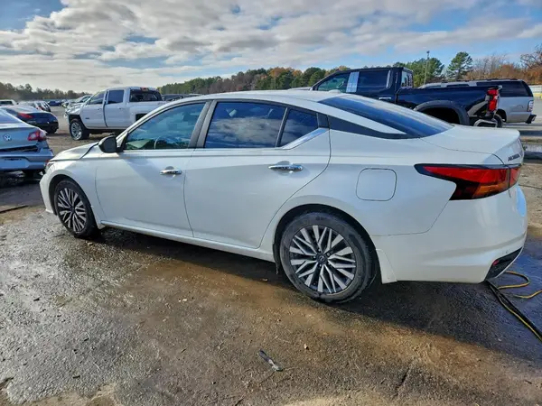 1N4BL4DV4RN329173 2024 NISSAN ALTIMA - Image 2