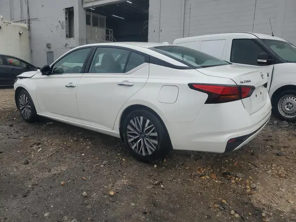 1N4BL4DV4RN333532 2024 NISSAN ALTIMA - Image 2