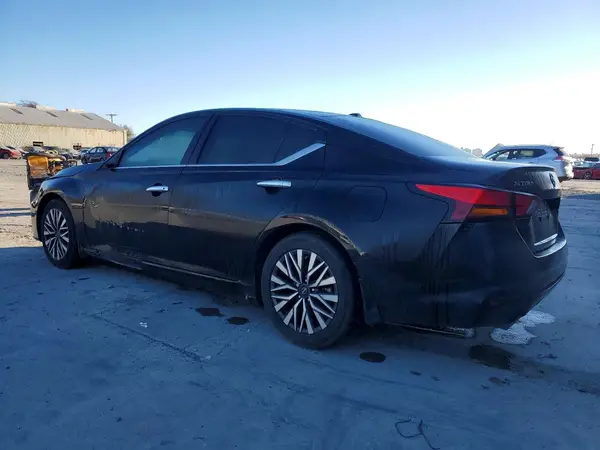 1N4BL4DV4RN340268 2024 NISSAN ALTIMA - Image 2
