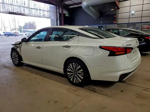 1N4BL4DV4RN370225 2024 NISSAN ALTIMA - Image 2