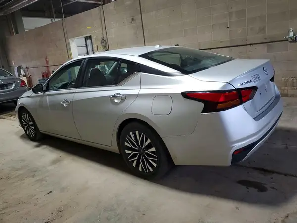 1N4BL4DV4RN390720 2024 NISSAN ALTIMA - Image 2