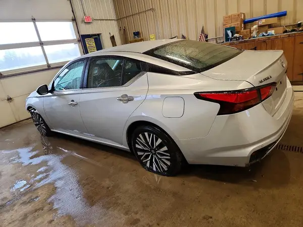 1N4BL4DV4RN390829 2024 NISSAN ALTIMA - Image 2