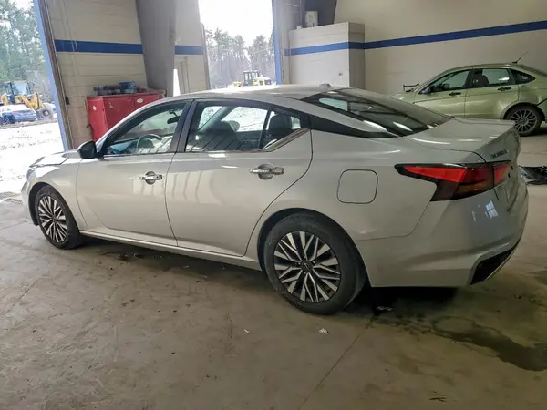 1N4BL4DV4RN392600 2024 NISSAN ALTIMA - Image 2