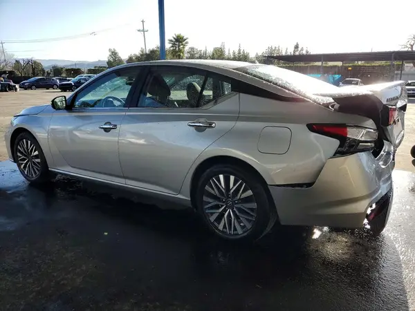 1N4BL4DV4RN404373 2024 NISSAN ALTIMA - Image 2