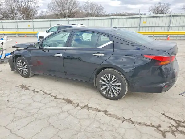 1N4BL4DV4RN418578 2024 NISSAN ALTIMA - Image 2