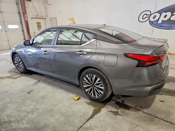 1N4BL4DV4RN430021 2024 NISSAN ALTIMA - Image 2