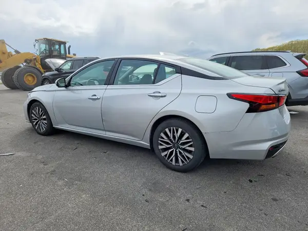1N4BL4DV4RN432139 2024 NISSAN ALTIMA - Image 2