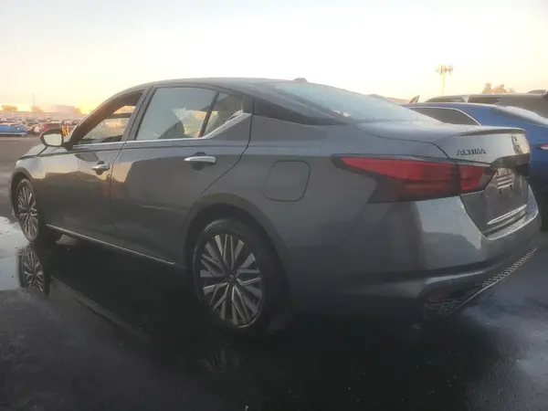 1N4BL4DV4SN348697 2025 NISSAN ALTIMA - Image 2