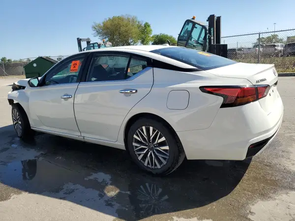 1N4BL4DV4SN352586 2025 NISSAN ALTIMA - Image 2
