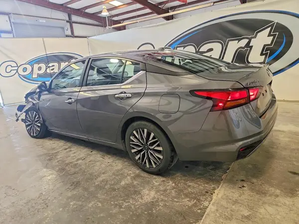 1N4BL4DV4SN388696 2025 NISSAN ALTIMA - Image 2