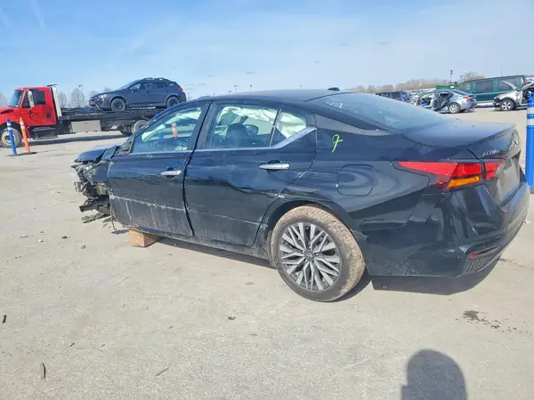 1N4BL4DV4SN402399 2025 NISSAN ALTIMA - Image 2