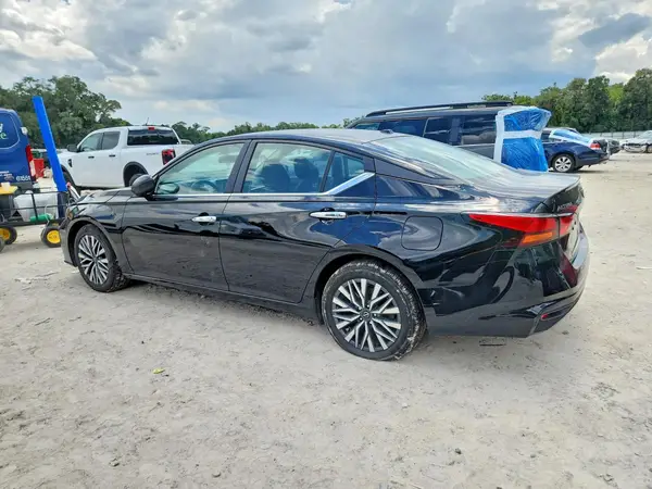 1N4BL4DV4SN402841 2025 NISSAN ALTIMA - Image 2