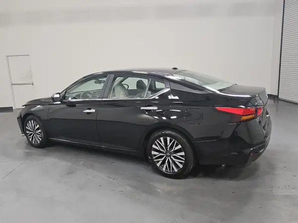 1N4BL4DV4SN403424 2025 NISSAN ALTIMA - Image 2