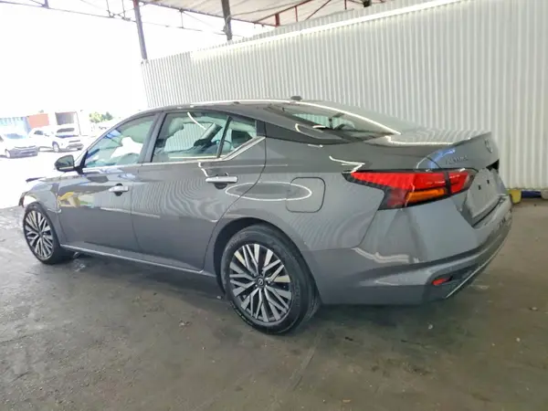 1N4BL4DV5SN340365 2025 NISSAN ALTIMA - Image 2