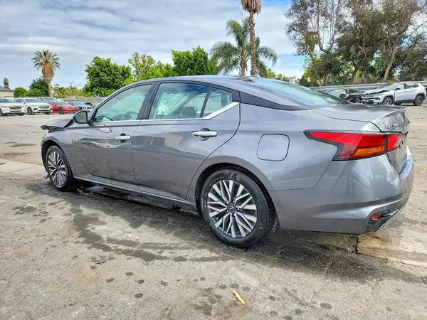 1N4BL4DV5SN349616 2025 NISSAN ALTIMA - Image 2