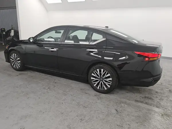 1N4BL4DV5SN355559 2025 NISSAN ALTIMA - Image 2