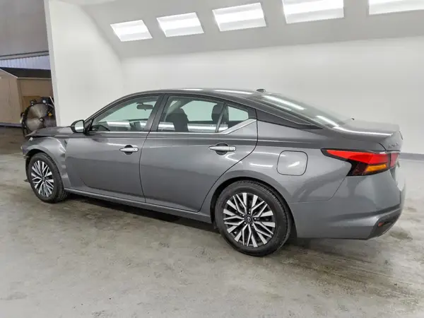 1N4BL4DV5SN366030 2025 NISSAN ALTIMA - Image 2