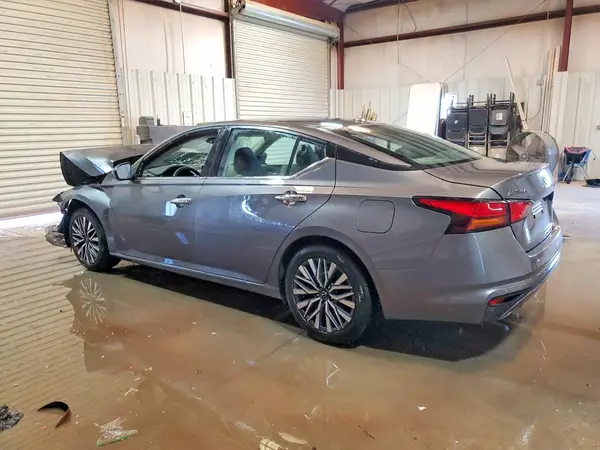 1N4BL4DV5SN366948 2025 NISSAN ALTIMA - Image 2
