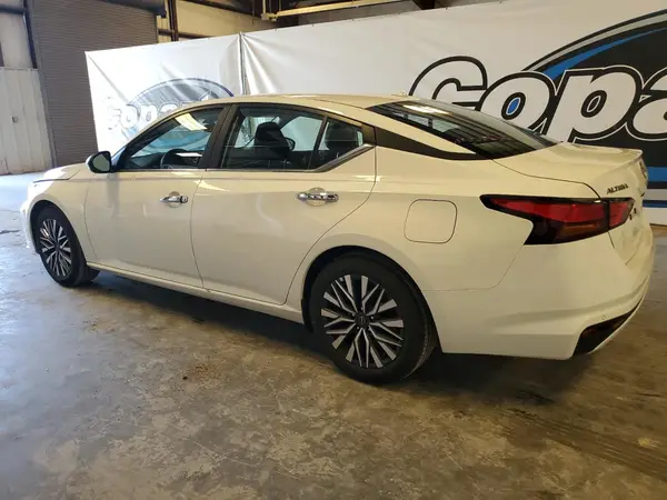 1N4BL4DV5SN374144 2025 NISSAN ALTIMA - Image 2