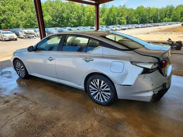 1N4BL4DV5SN394930 2025 NISSAN ALTIMA - Image 2