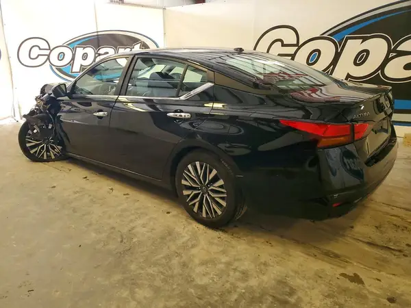 1N4BL4DV5SN401780 2025 NISSAN ALTIMA - Image 2