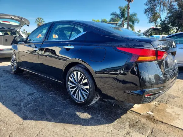 1N4BL4DV5SN428736 2025 NISSAN ALTIMA - Image 2