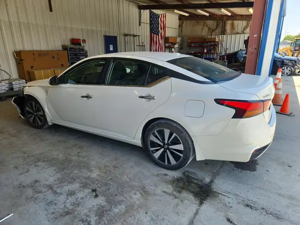 1N4BL4DV6MN330866 2021 NISSAN ALTIMA - Image 2