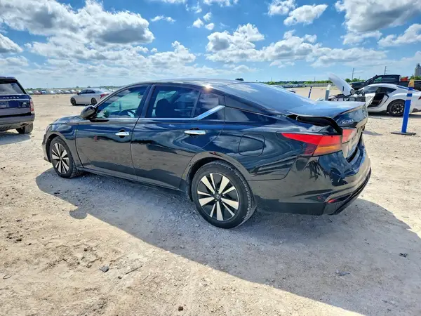 1N4BL4DV6MN341379 2021 NISSAN ALTIMA - Image 2
