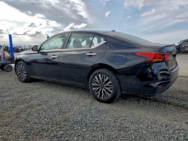 1N4BL4DV6RN303366 2024 NISSAN ALTIMA - Image 2