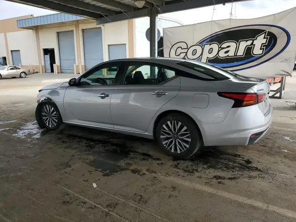 1N4BL4DV6RN412586 2024 NISSAN ALTIMA - Image 2