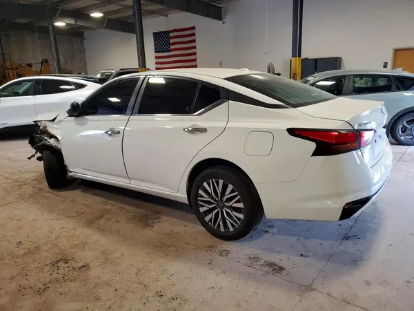 1N4BL4DV6SN318083 2025 NISSAN ALTIMA - Image 2