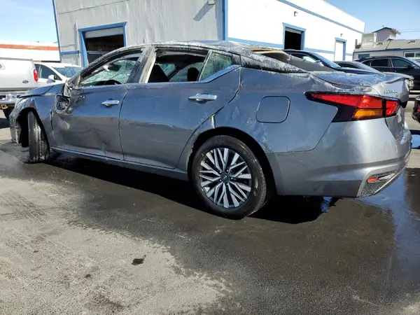 1N4BL4DV6SN348720 2025 NISSAN ALTIMA - Image 2