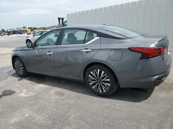 1N4BL4DV6SN349947 2025 NISSAN ALTIMA - Image 2