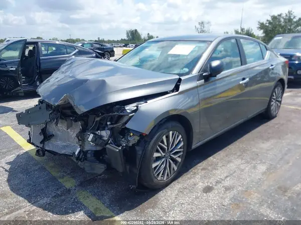 1N4BL4DV6SN381605 2025 NISSAN ALTIMA - Image 2