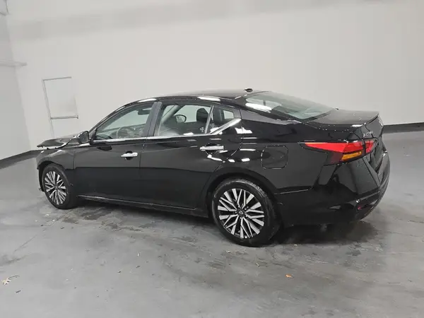 1N4BL4DV6SN385637 2025 NISSAN ALTIMA - Image 2