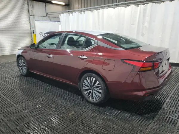 1N4BL4DV6SN390806 2025 NISSAN ALTIMA - Image 2