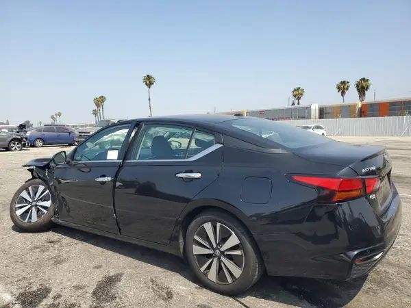 1N4BL4DV7MN418647 2021 NISSAN ALTIMA - Image 2